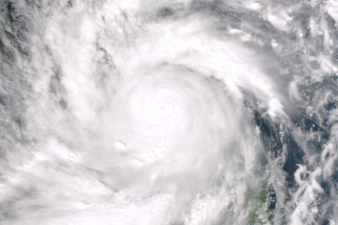 131111-typhoon-haiyan-satellite