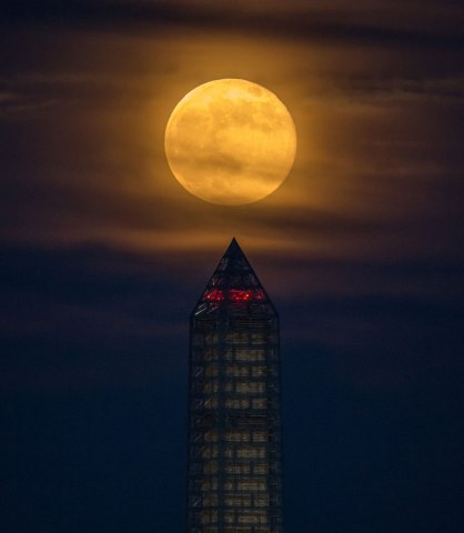 A supermoon rises behind the Washington Monument, on June 23, 2013, in Washington, D.C. 