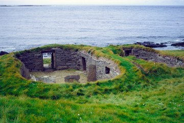 Knap of Howar, oldest standing house in western Europe, Papa Westray, Orkney Islands, Scotland